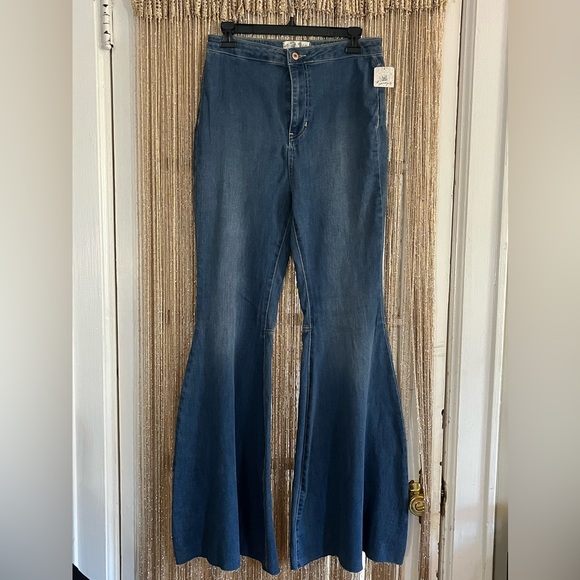 We the Free Just Float On Flare Jeans - 31 NWT - Picture 1 of 10
